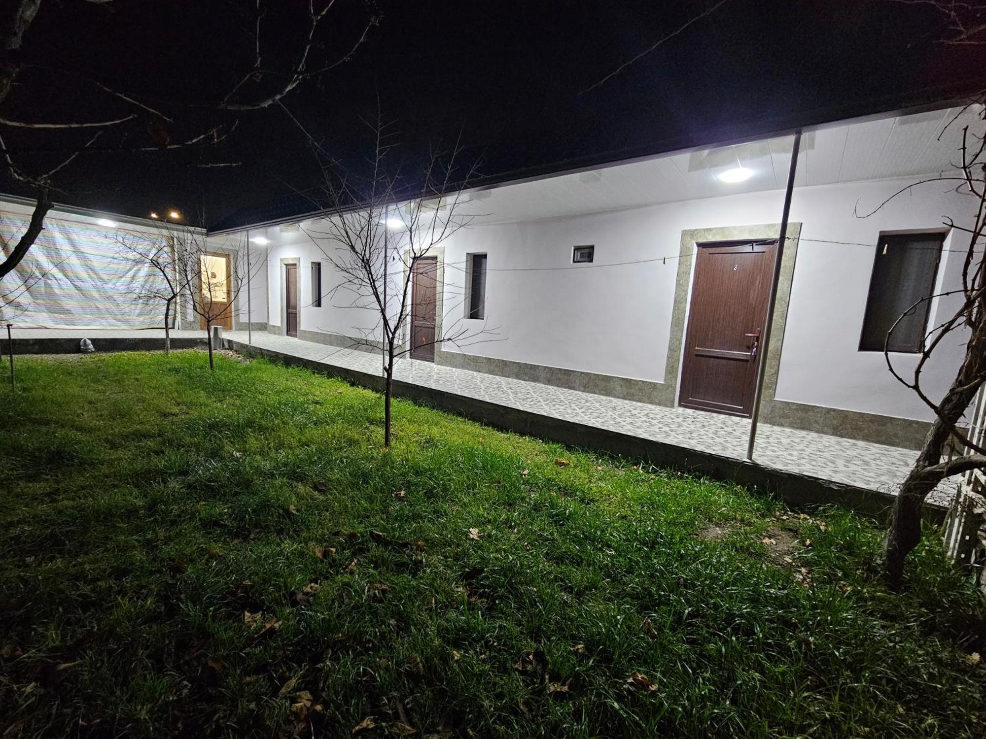 Galstyans Hotels Zvartnots Airport P'arak'ar Экстерьер фото