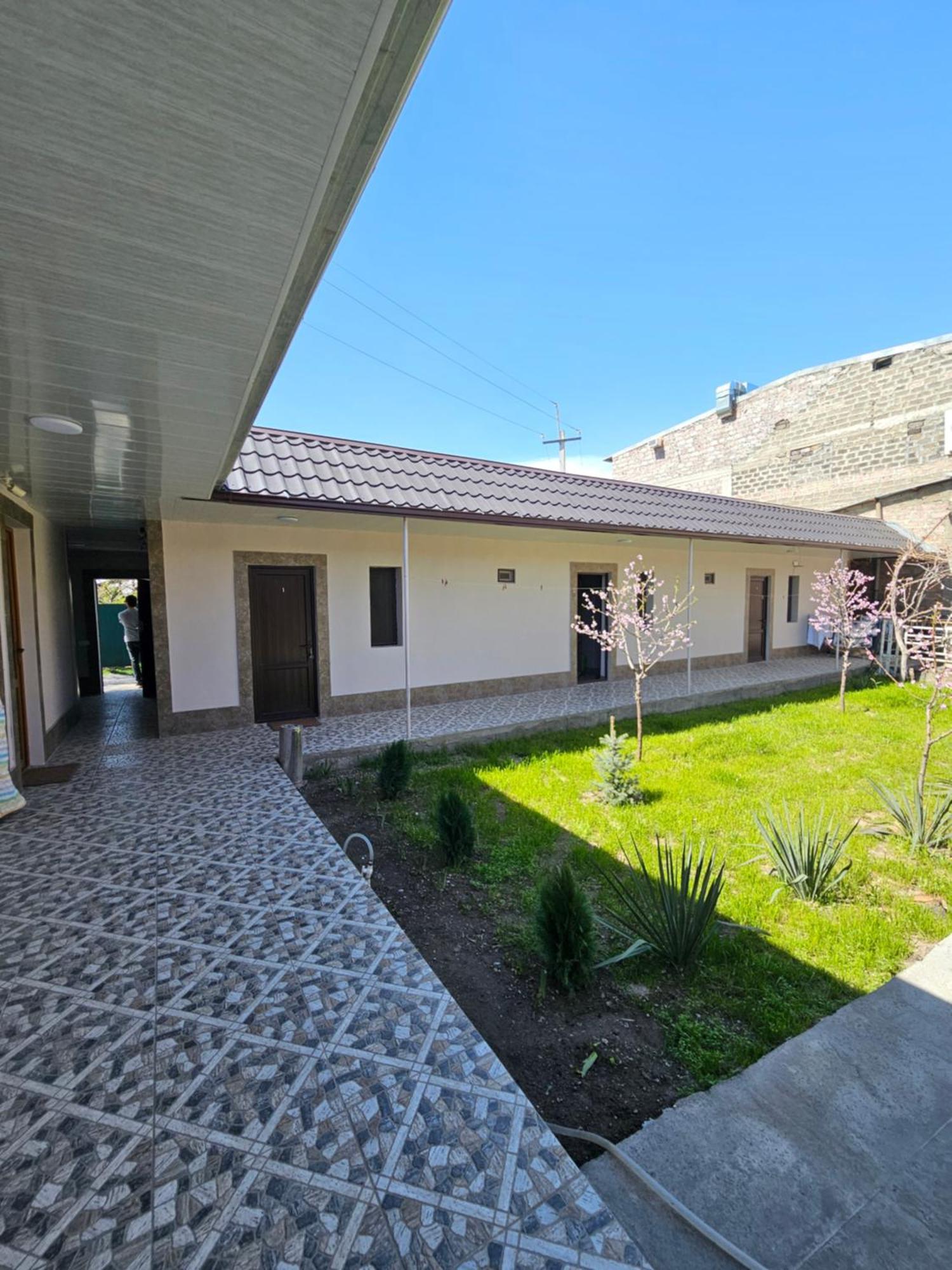 Galstyans Hotels Zvartnots Airport P'arak'ar Экстерьер фото